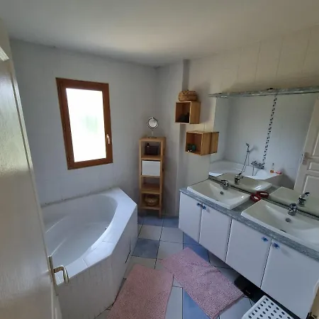 Maison En Montagne Avec Piscine L'été Сasa de vacaciones
