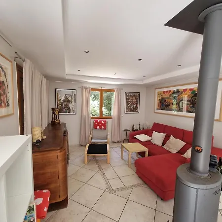 Сasa de vacaciones Maison En Montagne Avec Piscine L'été